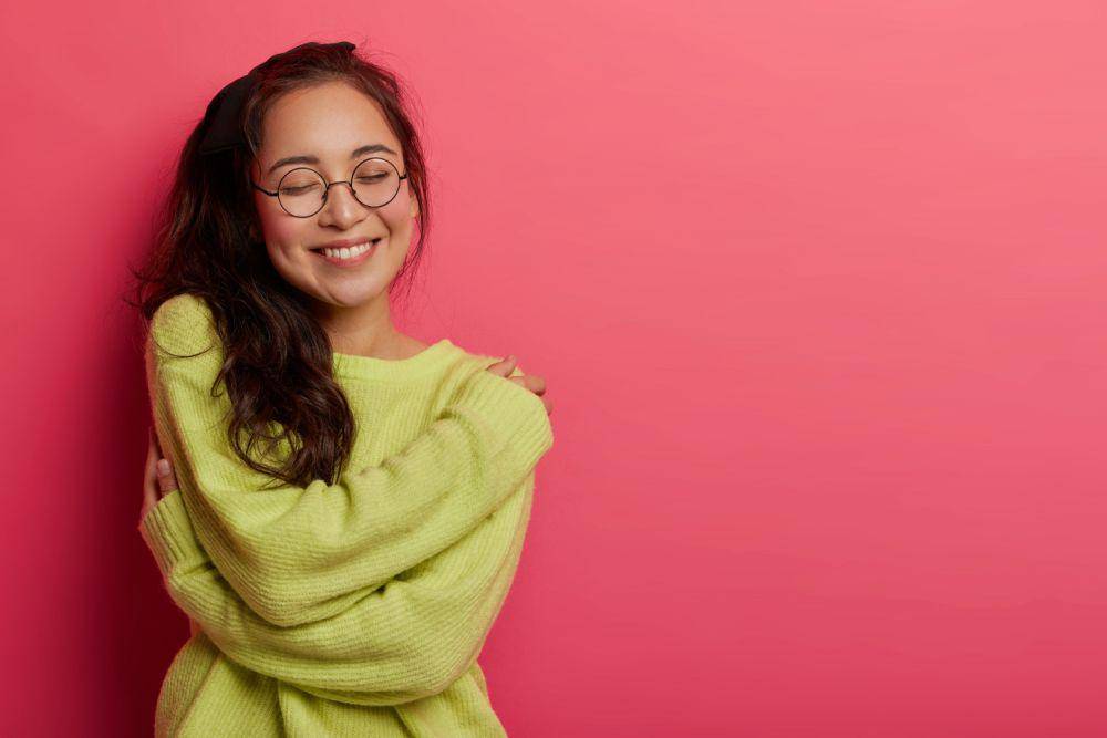 rasa cinta sebenarnya dihasilkan dari perubahan hormon otak (freepik.com/wayhomestudio)