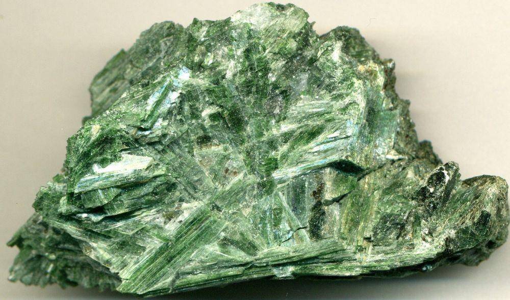 ilustrasi actinolite (flickr.com/James St. John)