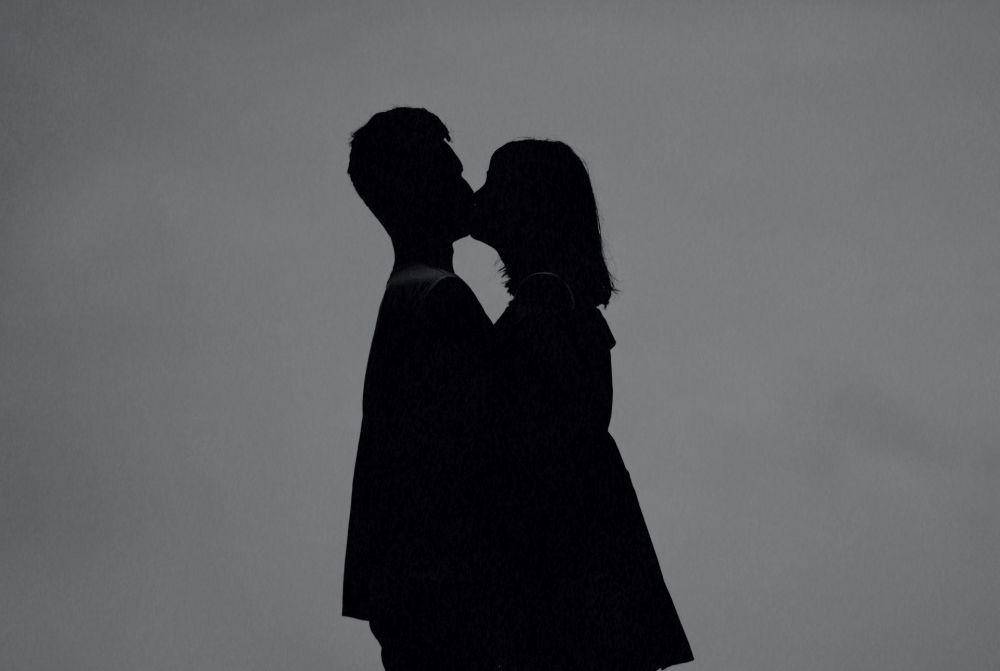 ilustrasi french kiss (unsplash.com/Zou Meng)