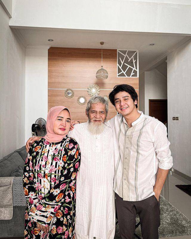 potret Arbani Yasiz dan kedua orang tua (instagram.com/arbaniyasiz)