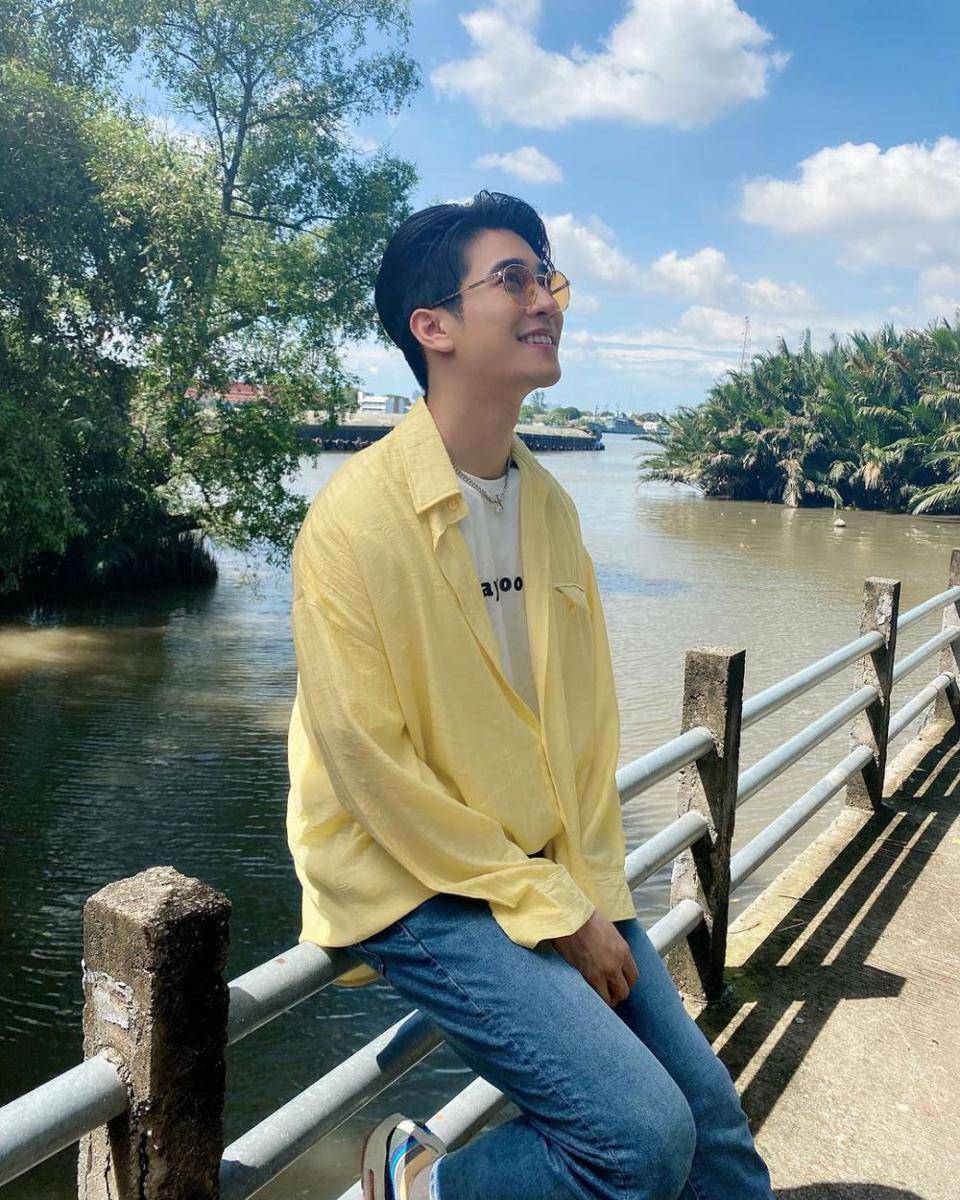 padu padan outer ala Euro Yotsawat (instagram.com/euroyotsawat)