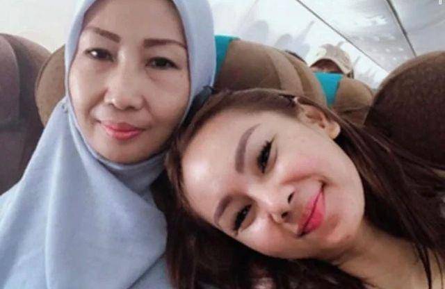 potret Kalina Ocktaranny dan mendiang ibunda (instgaram.com/klainaocktaranny)