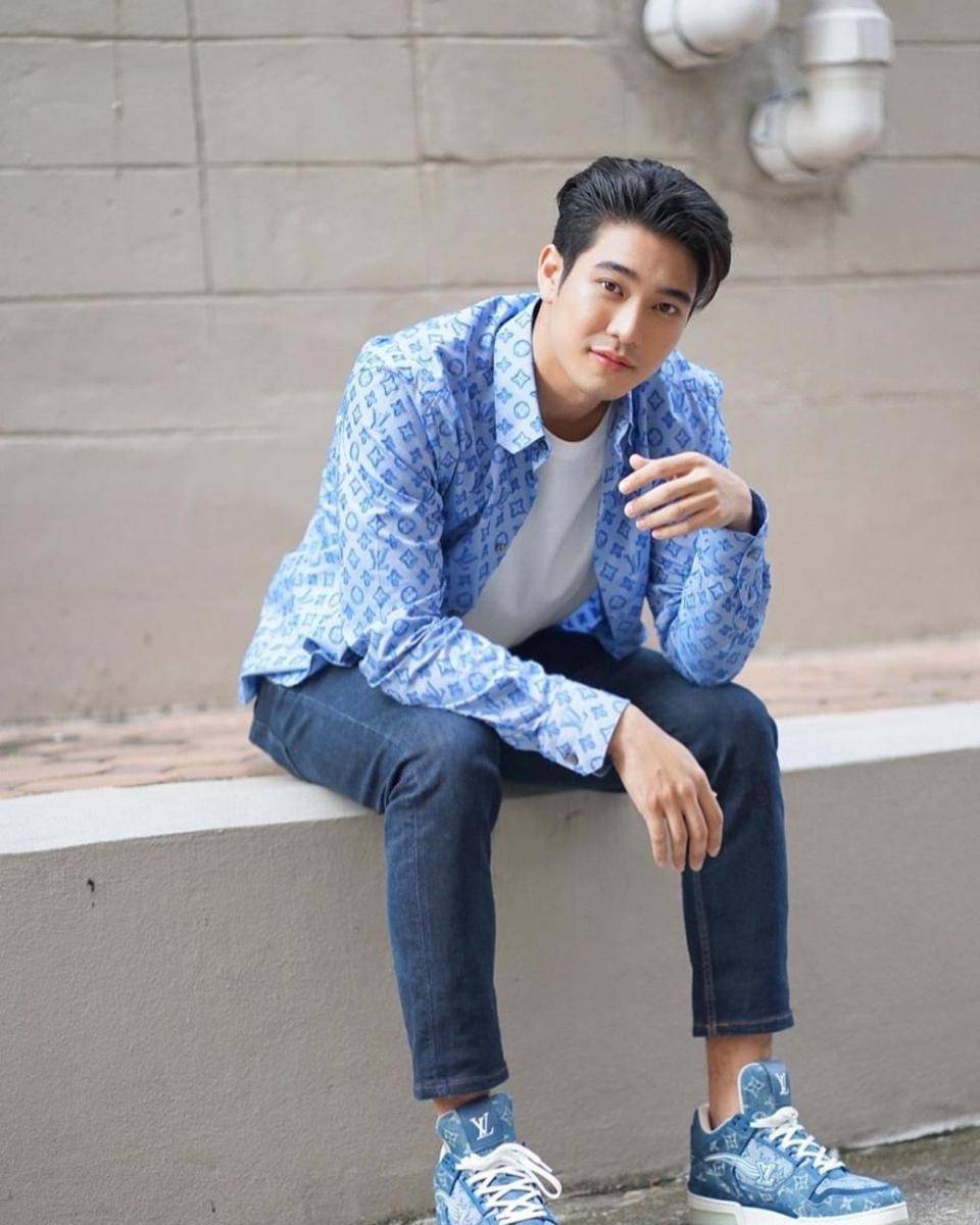 padu padan outer ala Euro Yotsawat (instagram.com/euroyotsawat)