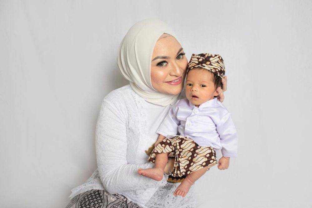 potret Nathalie Holscher dan buah hati (instagram.com/nathalieholscher)