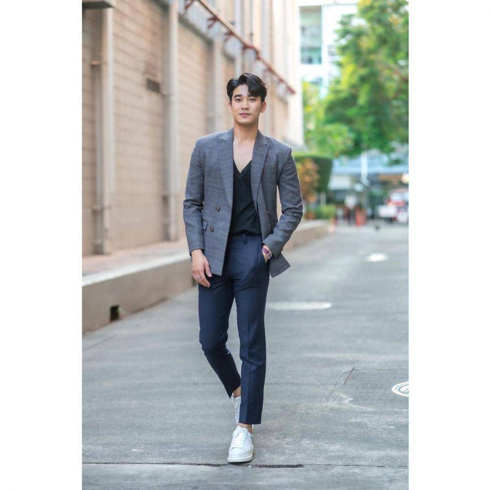 padu padan outer ala Euro Yotsawat (instagram.com/euroyotsawat)