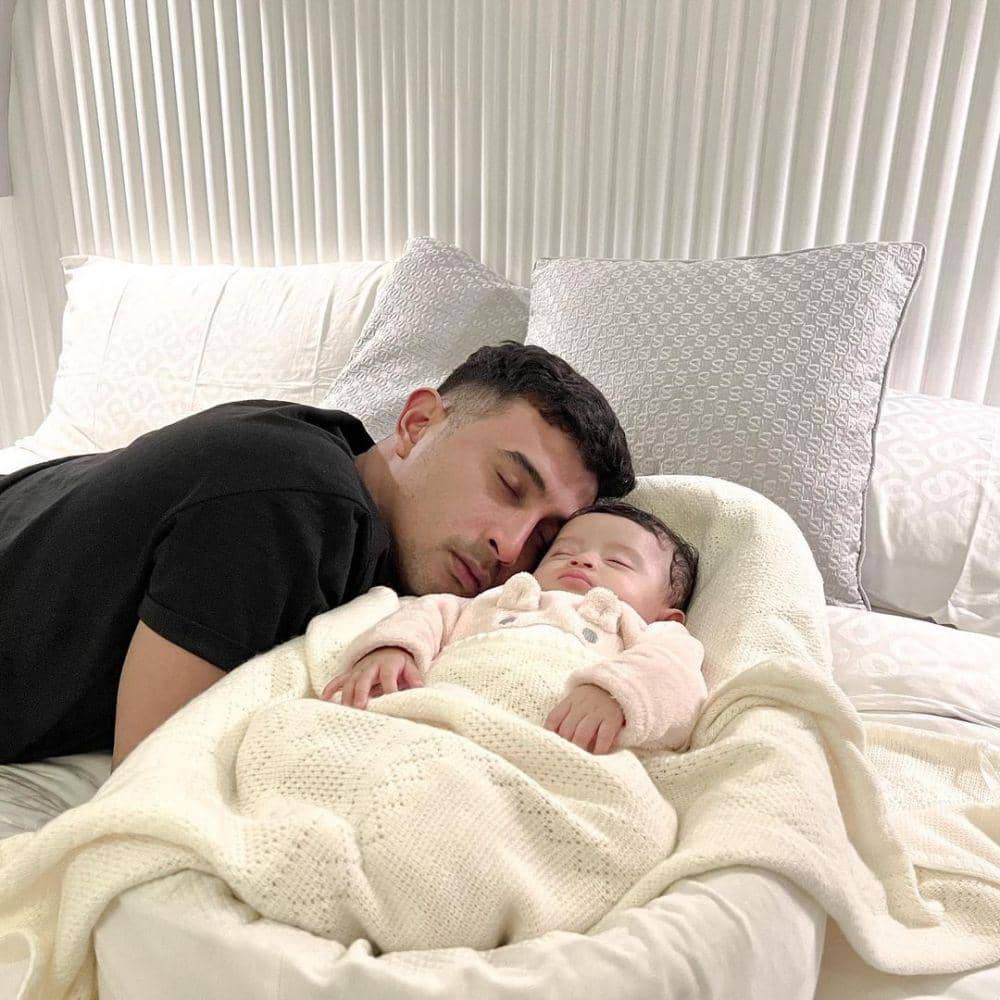 Ali Syakieb dan buah hati (instagram.com/guzelimalisyakieb)