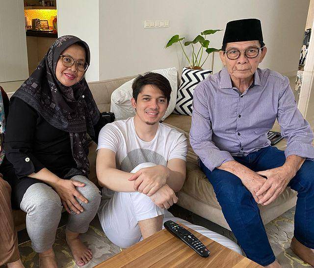 potret Irwansyah dan mendiang kedua orang tua (instagram.com/irwansyah_15)