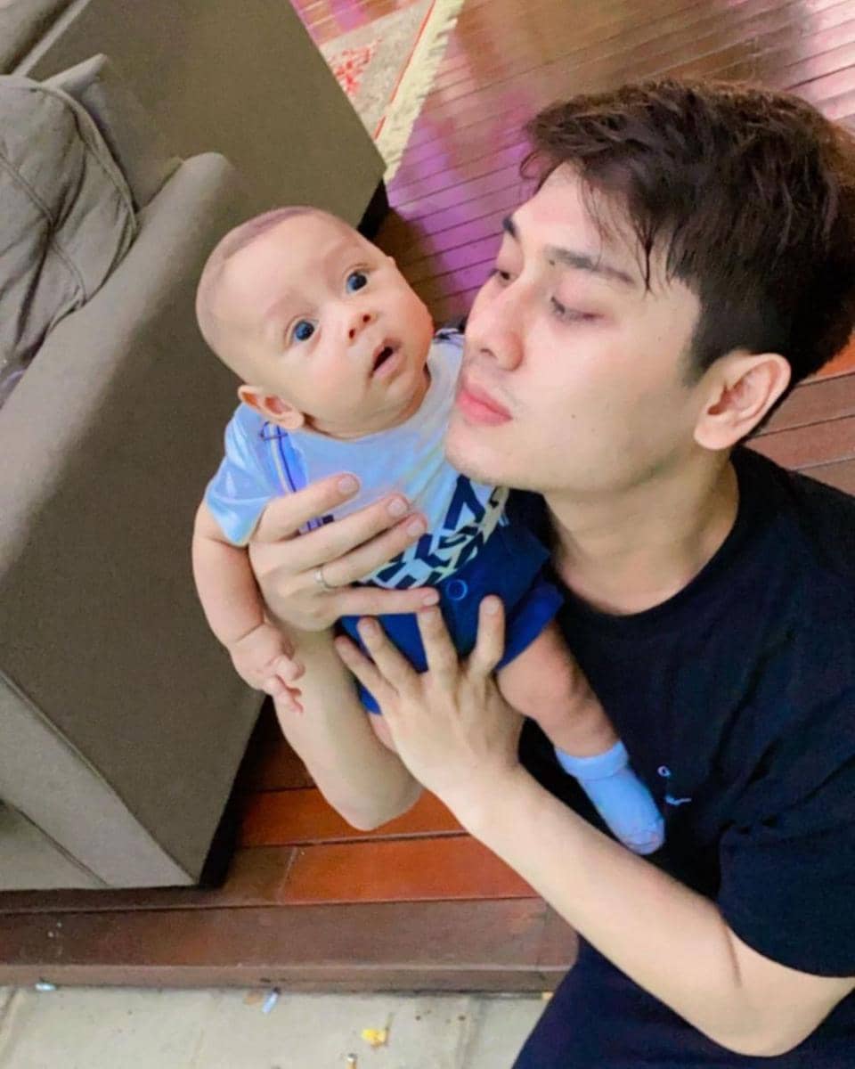 Rizky Billar dan buah hati (instagram.com/lestykejora)