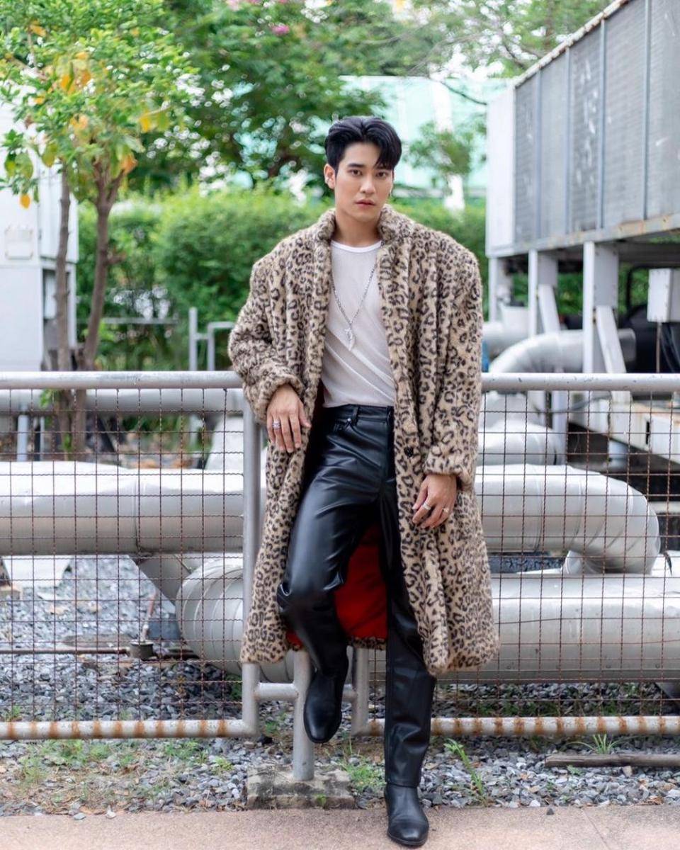 padu padan outer ala Euro Yotsawat (instagram.com/euroyotsawat)