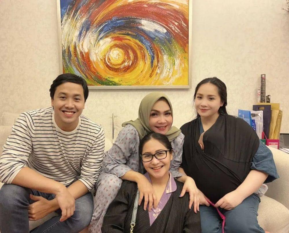 12 Unggahan Terakhir Media Sosial Rieta Amilia Usai Gugat Cerai Suami