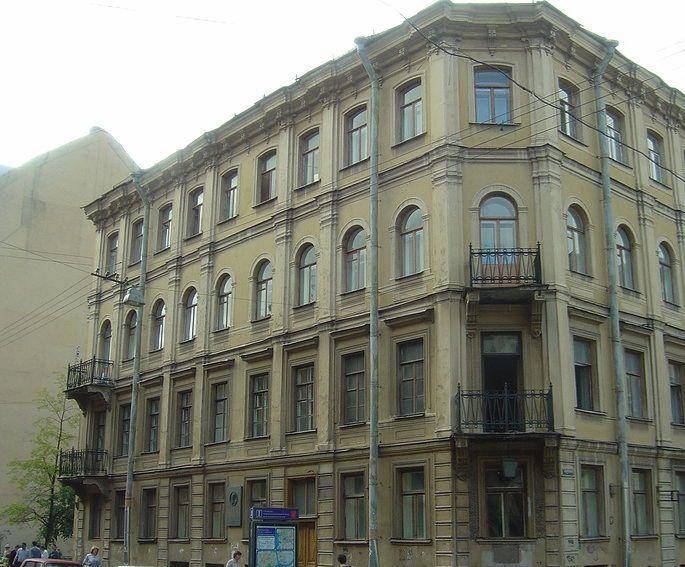 Apartemen yang pernah dihuni Dostoevsky di Saint-Petersburg. Hari ini dijadikan museum Dostoevsky. (commons.wikimedia.org/DIMSFIKAS)
