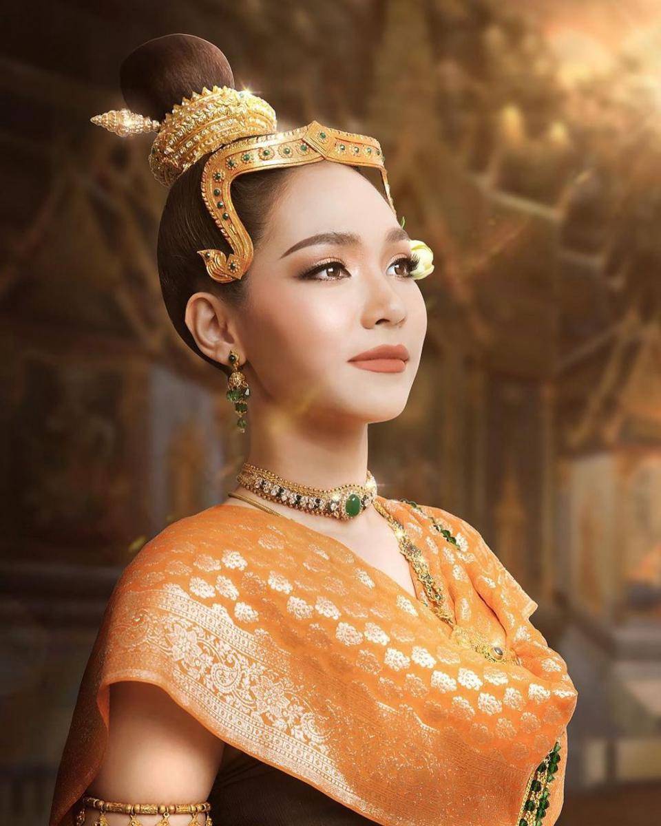 Bint Sireethorn (instagram.com/bintsireethorn)