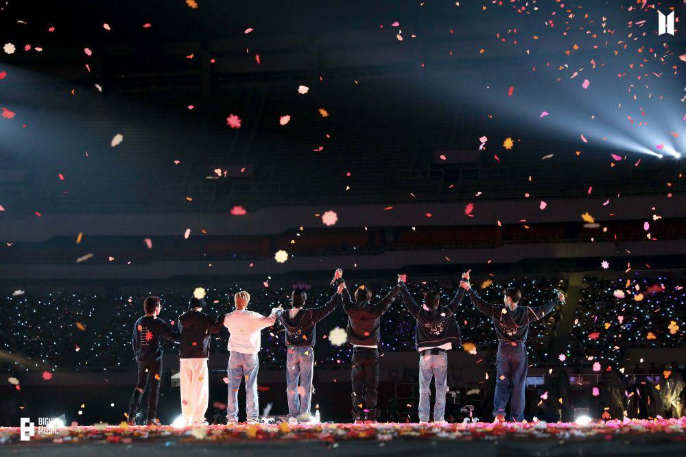 5 Item yang Wajib Dibawa dan Dipakai saat Nonton Konser Offline KPop