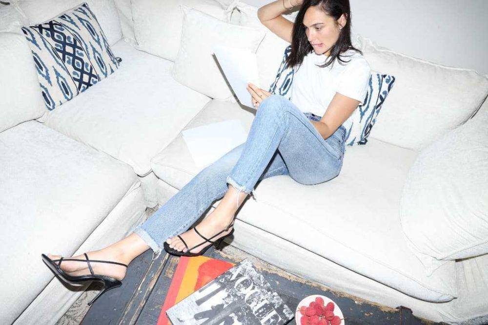 outfit kasual ala Gal Gadot (instagram.com/gal_gadot)