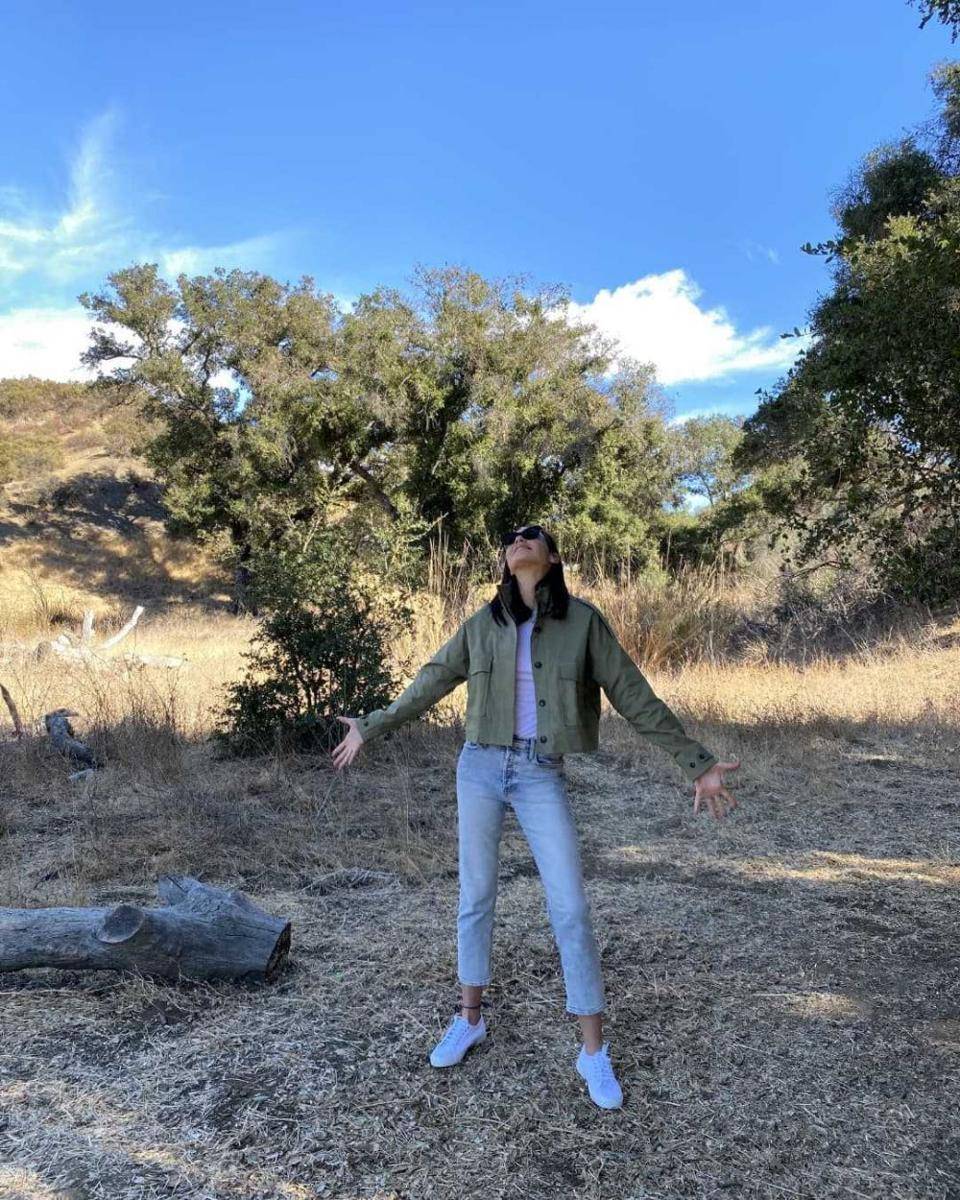 outfit kasual ala Gal Gadot (instagram.com/gal_gadot)