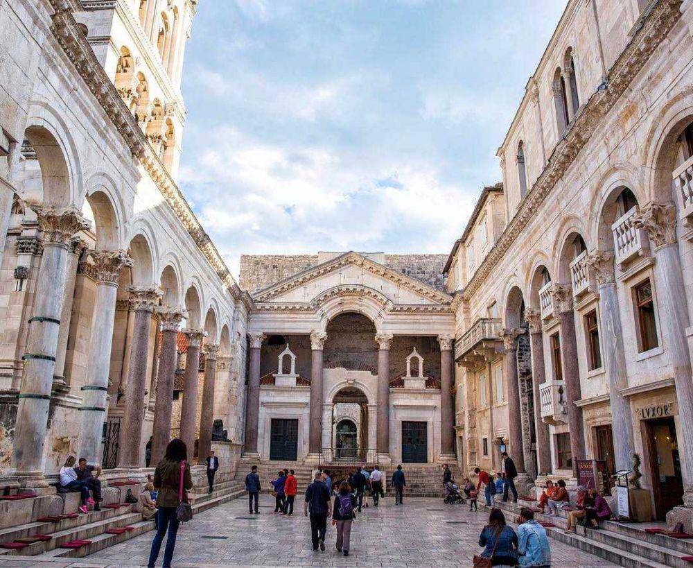Diocletian's Palace (instagram.com/earthtrekkers)