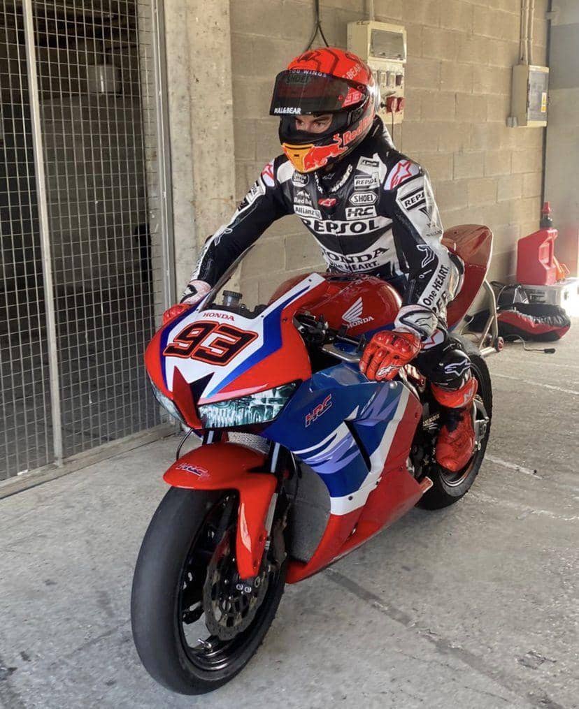 Marc Marquez mengendarai CBR600RR di Sirkuit Alcarras (twitter.com/everythingmrace)