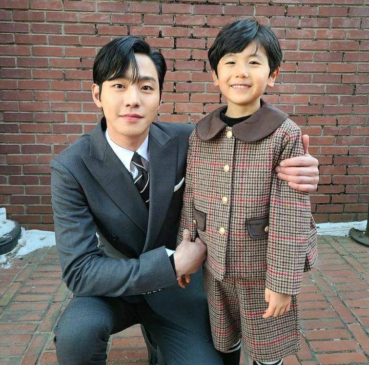 momen ceria pemain Business Proposal (instagram.com/jaejun_park_14)