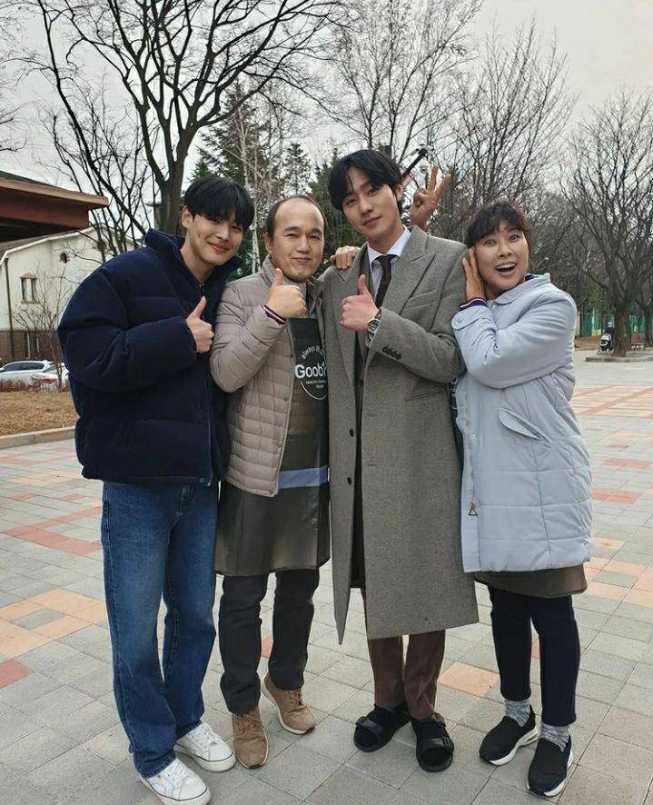 momen ceria pemain Business Proposal (instagram.com/actor_kimkwangkyu)