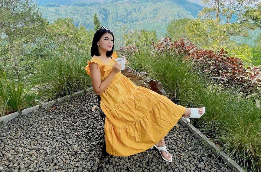 10 Potret Terkini Tania Putri yang Fashionable Abis, Mama Idaman