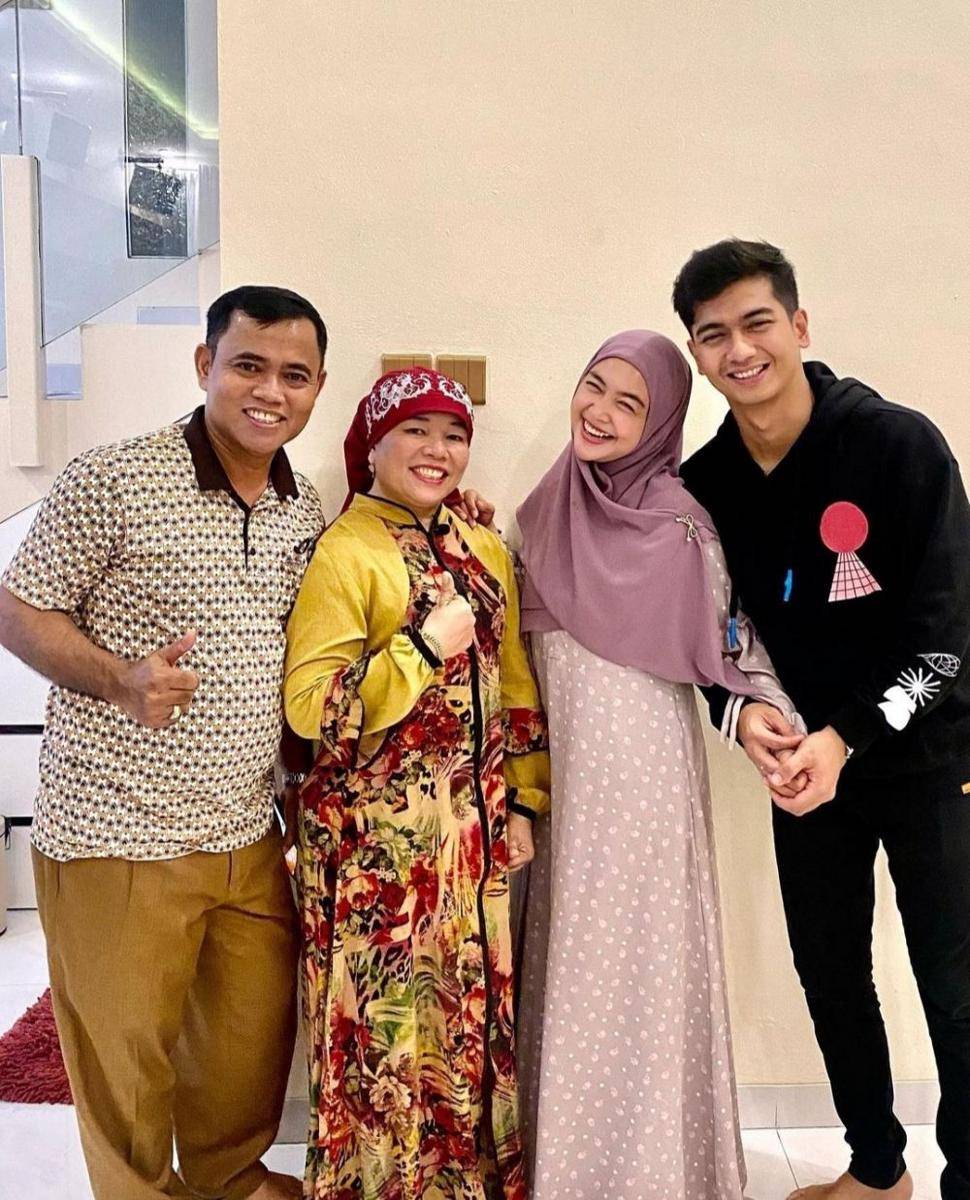 potret kebersamaan oma Dewi dan opah Faisal dengan artis (instagram.com/dewizuhriati)