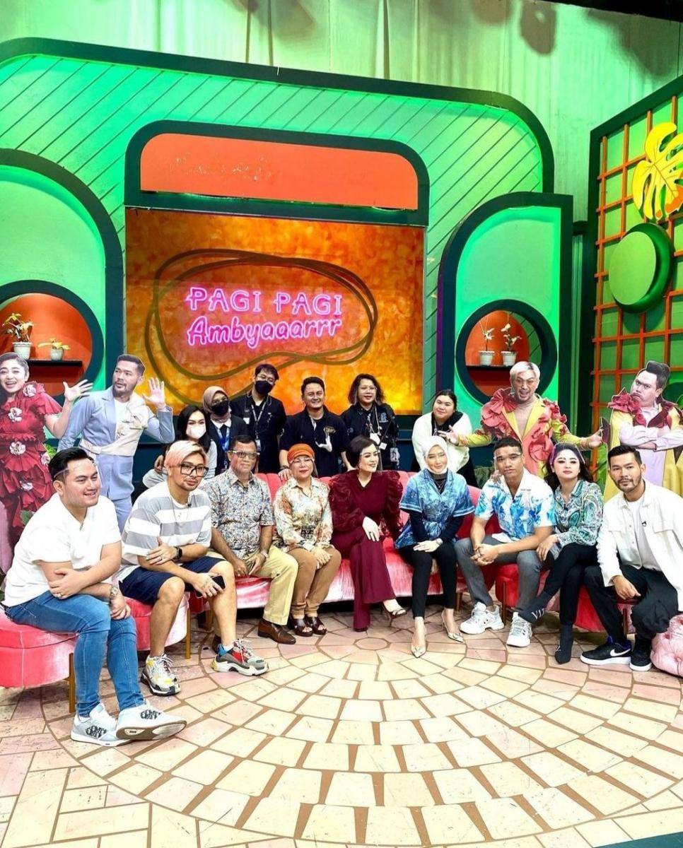 potret kebersamaan oma Dewi dan opah Faisal dengan artis (instagram.com/opah_faisal)