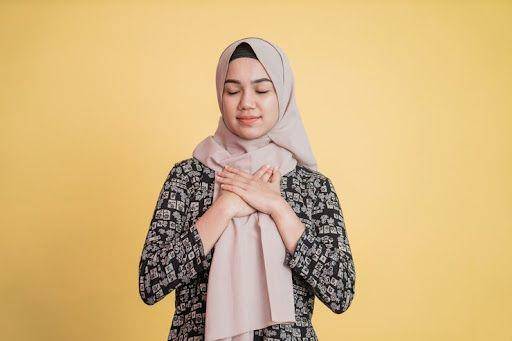 Ilustrasi seorang wanita sedang bersabar (Freepik/odua)