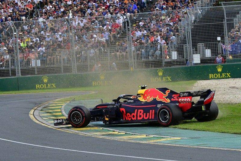 Max Verstappen mengalami spin pada GP Australia 2018. (autosport.com)