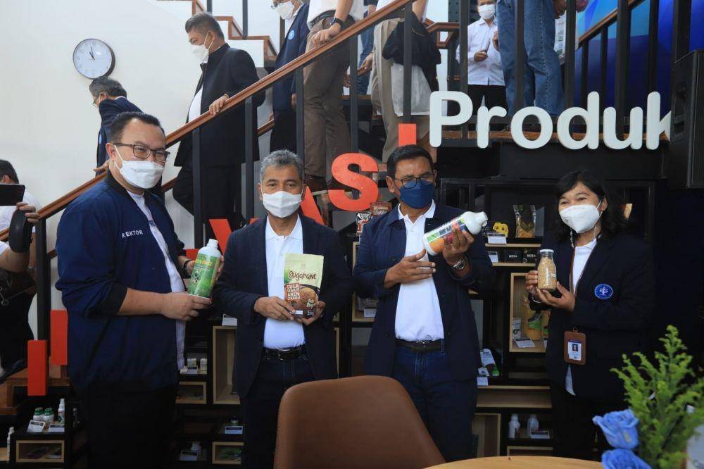 BRI menyediakan jaringan kantor layanan sekaligus co-working space, cafe, dan ruang publik dalam format Community Branch Banking Botani BRIWORK IPB. (Dok. BRI)