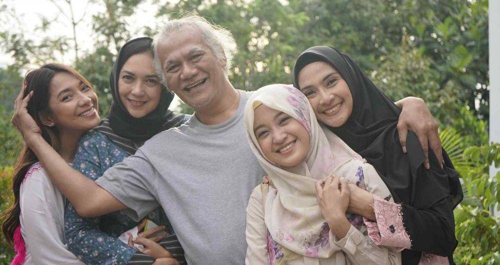 Tio Pangkusadewo dan kru hingga pemain sinetron Para Pencari Tuhan 15 (Instagram.com/pksdw/)