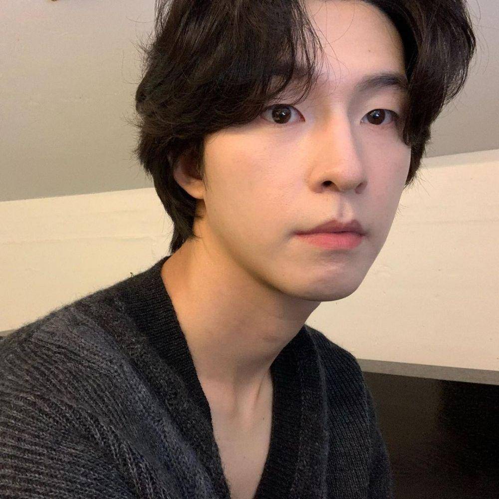 Hong Kyung ( instagram.com/bluecages/ )