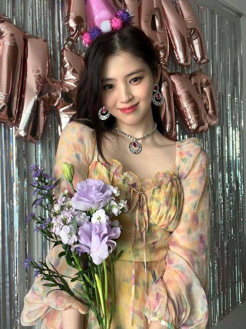 Han So Hee (instagram.com/xeesoxee)