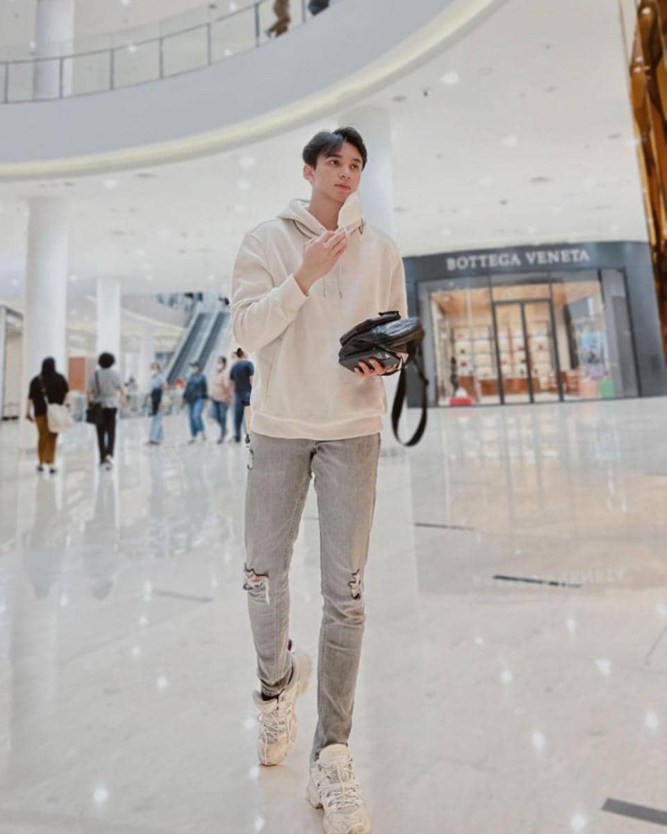 inspirasi outfit Ekhsan (instagram.com/ekhsannn_)