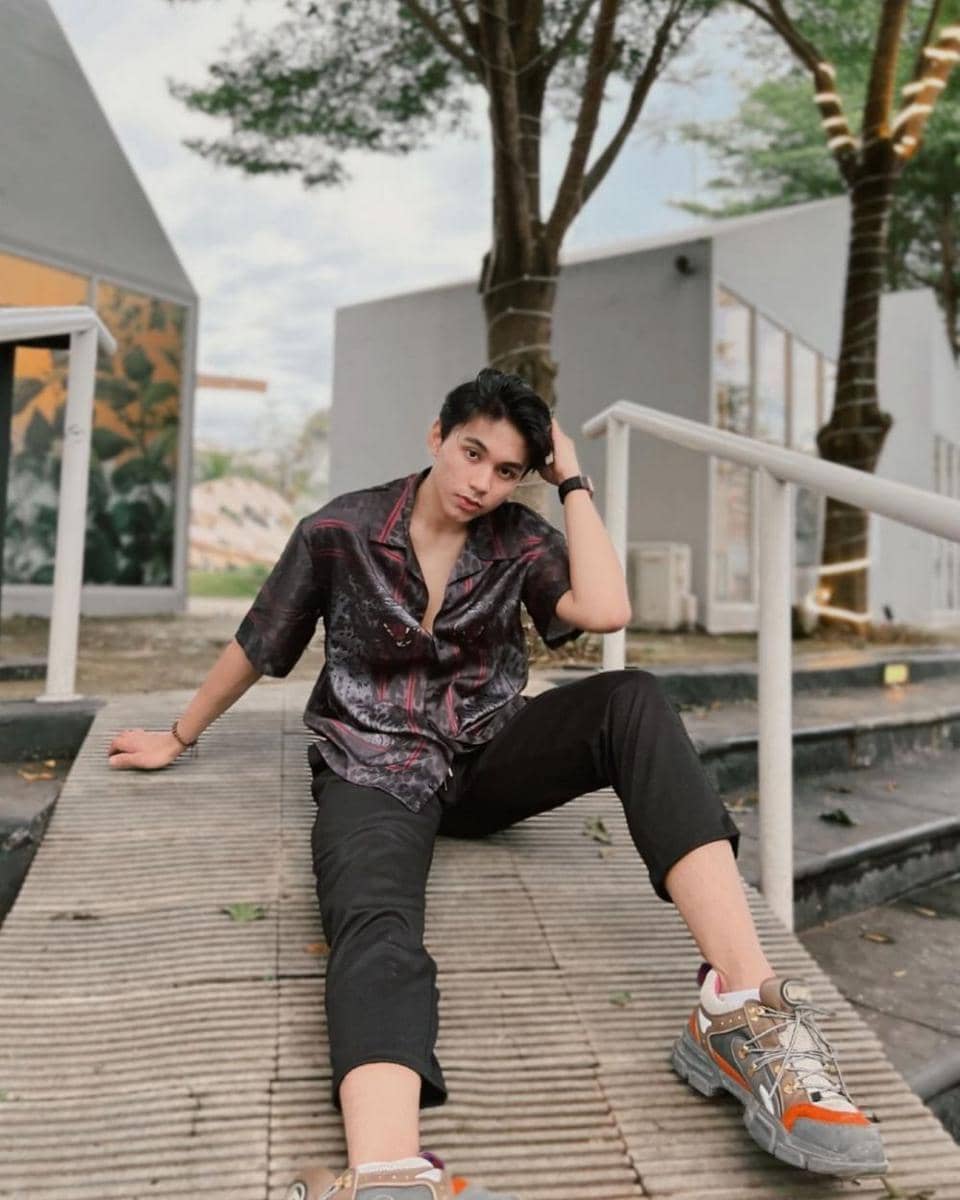 inspirasi outfit Ekhsan (instagram.com/ekhsannn_)