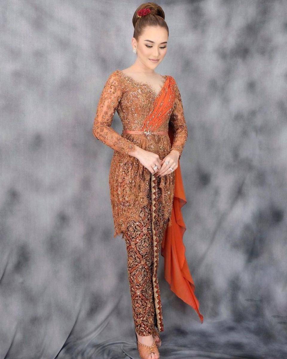 Ayu Tingting (instagram.com/ayutingting92)