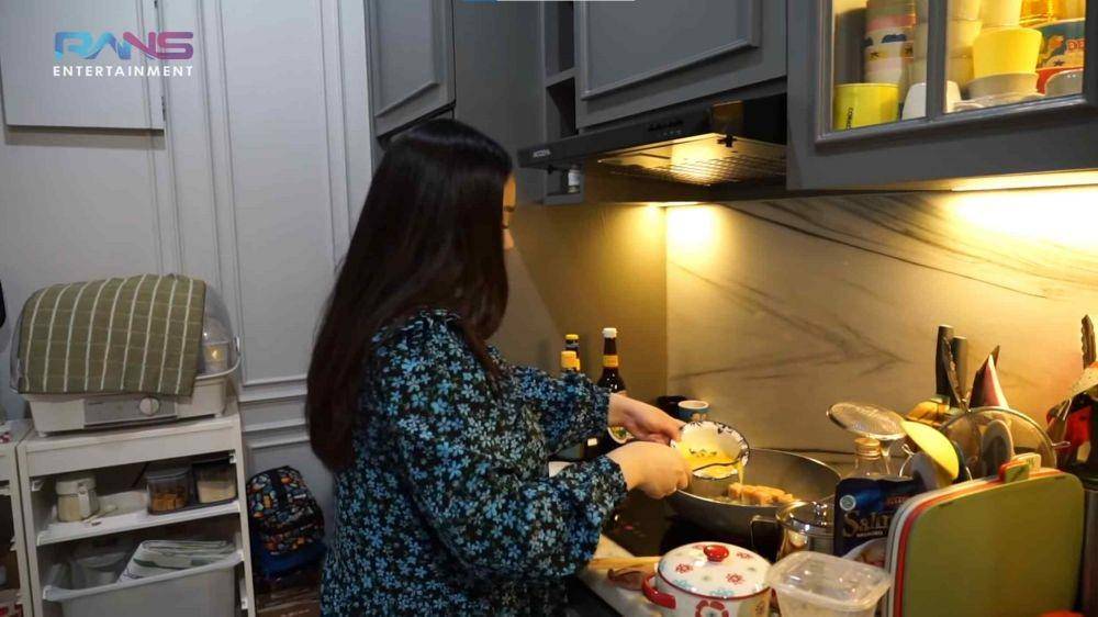 Nagita Slavina siapin bekal sahur Raffi Ahmad (Instagram.com/Rans Entertainment/)