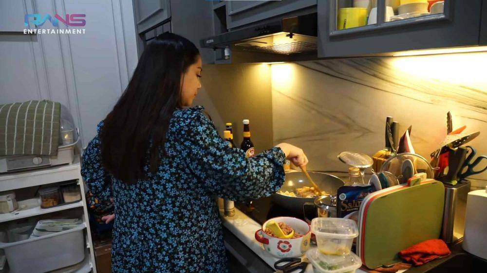 Nagita Slavina siapin bekal sahur Raffi Ahmad (Instagram.com/Rans Entertainment/)