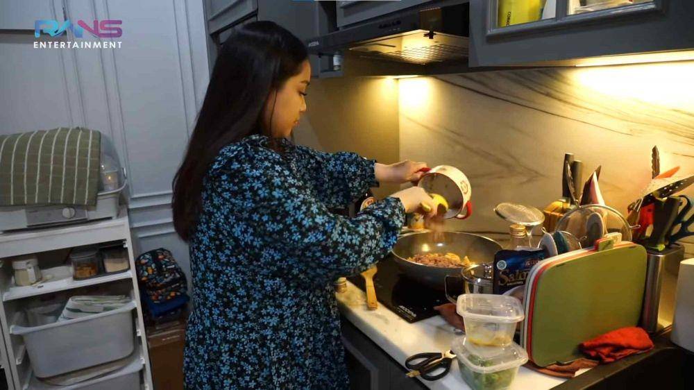 Nagita Slavina siapin bekal sahur Raffi Ahmad (Instagram.com/Rans Entertainment/)