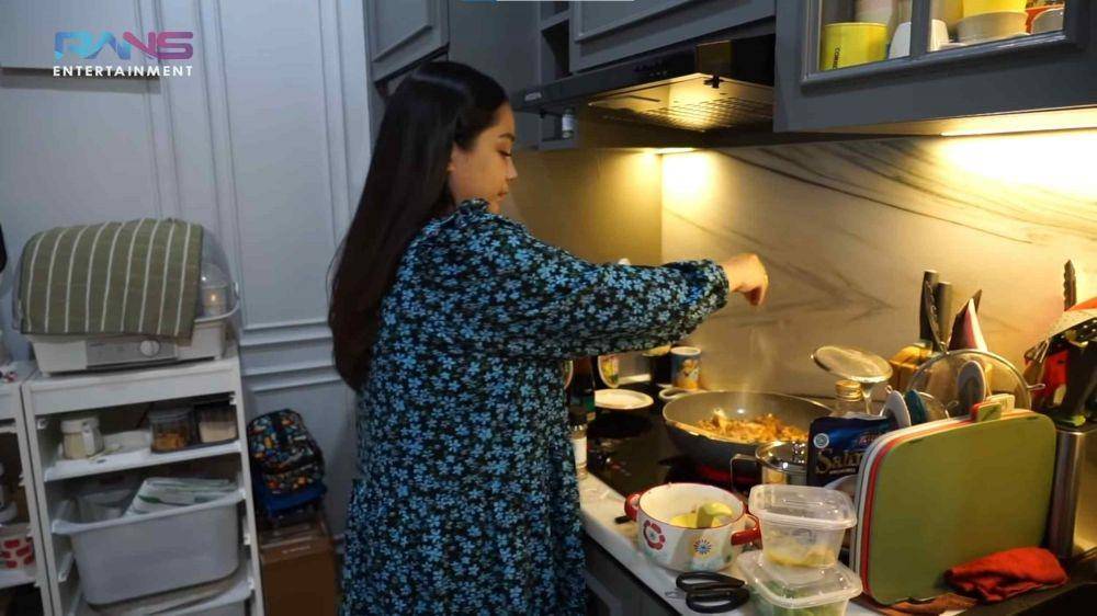 Nagita Slavina siapin bekal sahur Raffi Ahmad (Instagram.com/Rans Entertainment/)