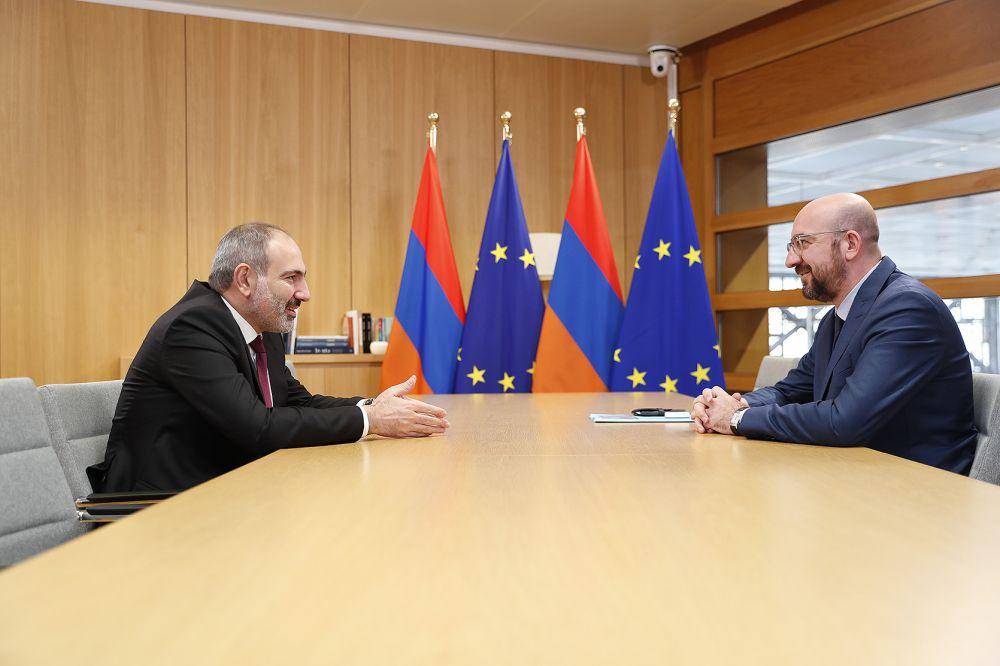 PM Armenia Nikol Pashinyan dan Presiden Dewan Eropa Charles MIchel (Twitter.com/Nikol Pashinyan)