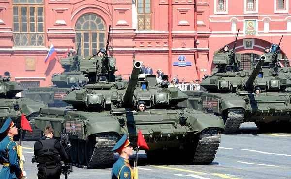 Tank Rusia saat parade militer (thediplomat.com)