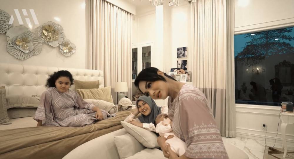 Momen kebersamaan Aurel dan Atta buka puasa di rumah Krisdayanti (youtube.com/attahalilintar)