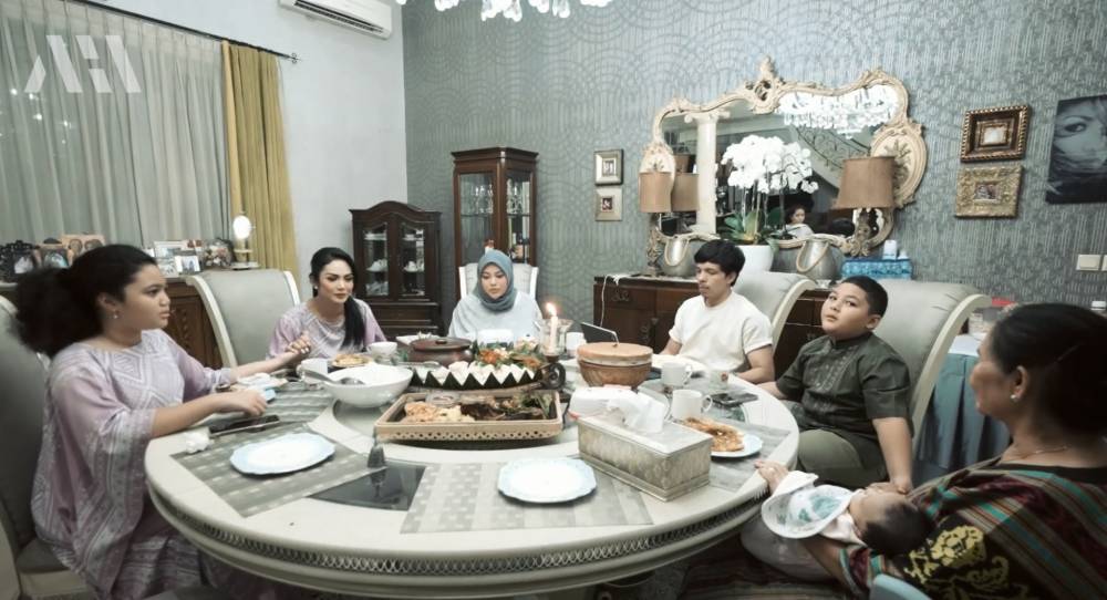 Momen kebersamaan Aurel dan Atta buka puasa di rumah Krisdayanti (youtube.com/attahalilintar)