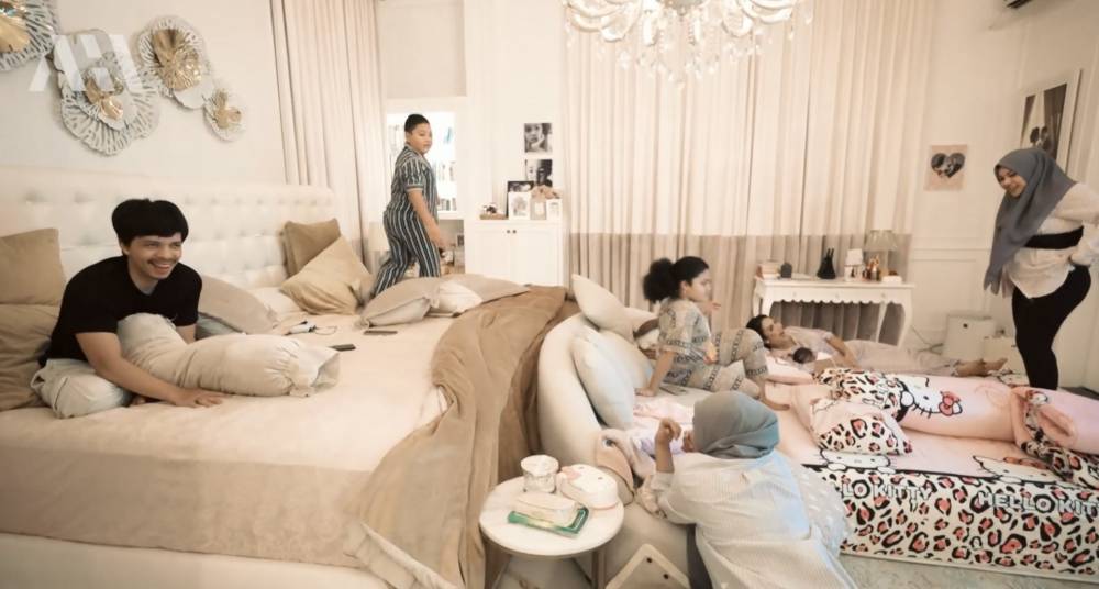 Momen kebersamaan Aurel dan Atta buka puasa di rumah Krisdayanti (youtube.com/attahalilintar)