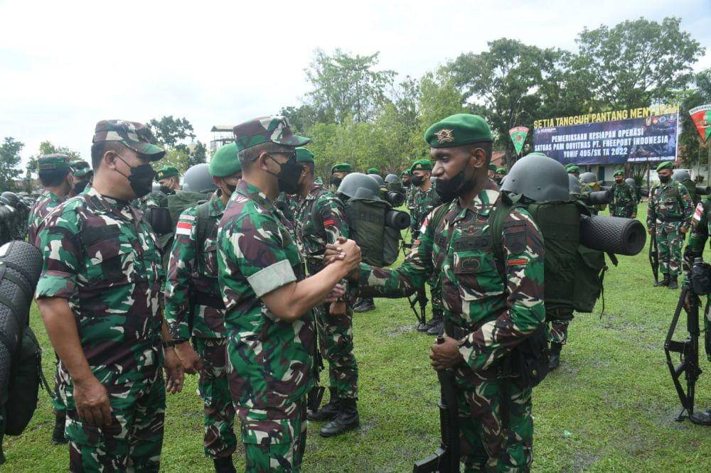 Jajarannya Kodam IV Diponegoro saat menyambangi Markas Yonif 405 Banyumas. (Dok Humas Kodam IV Diponegoro Semarang)