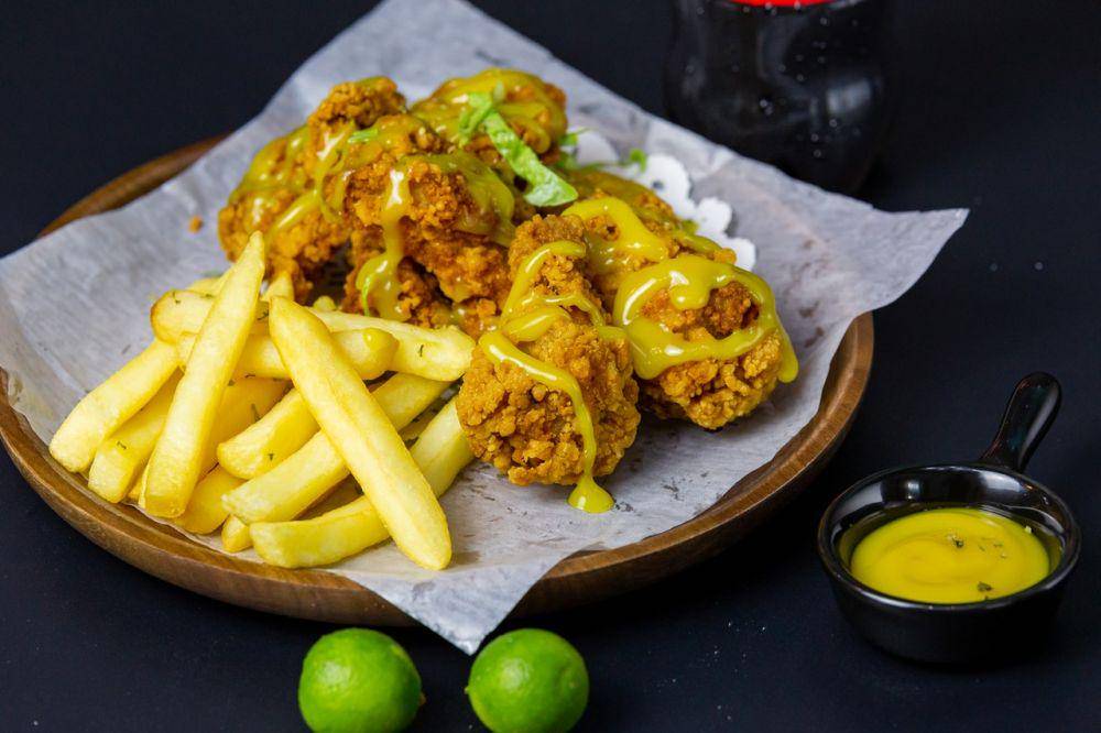 ilustrasi ayam saus mentega dan susu (pexels.com/Johnny Pan)