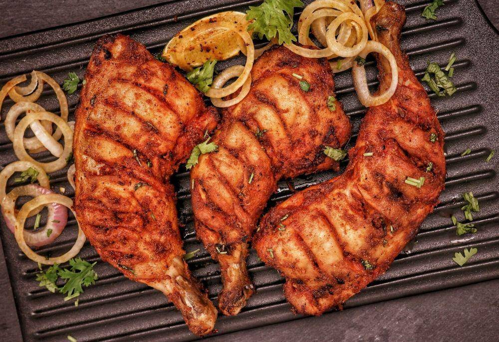 ilustrasi olahan sahur dari ayam dan susu (pexels.com/Saveurs Secretes)