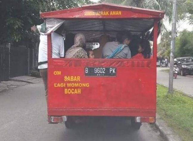 aksi absurd ibu demi anak (instagram.com/wkwklandreal)