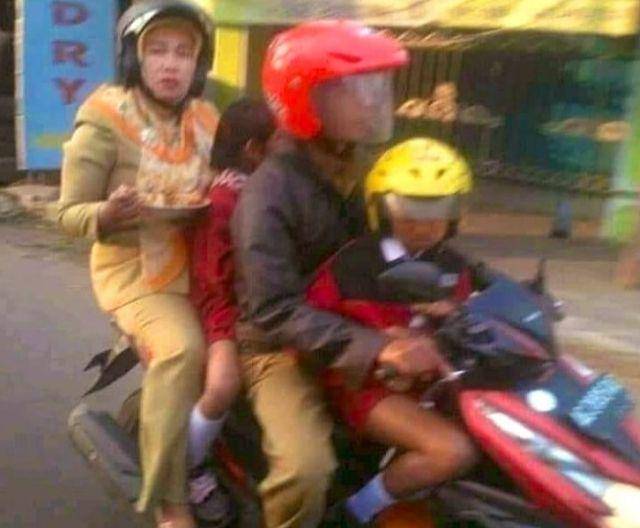 aksi absurd ibu demi anak (instagram.com/sukijan)
