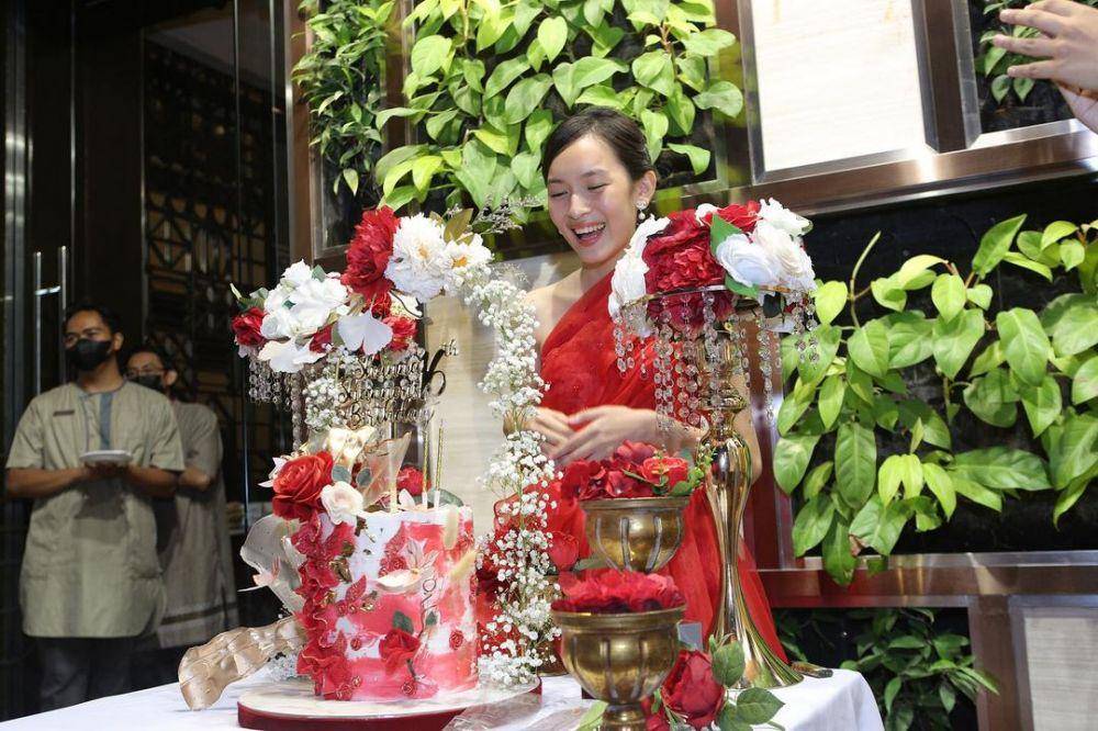 Momen ulang tahun Shanna Shannon ke-16. (instagram.com/shannashannonsiswanto)